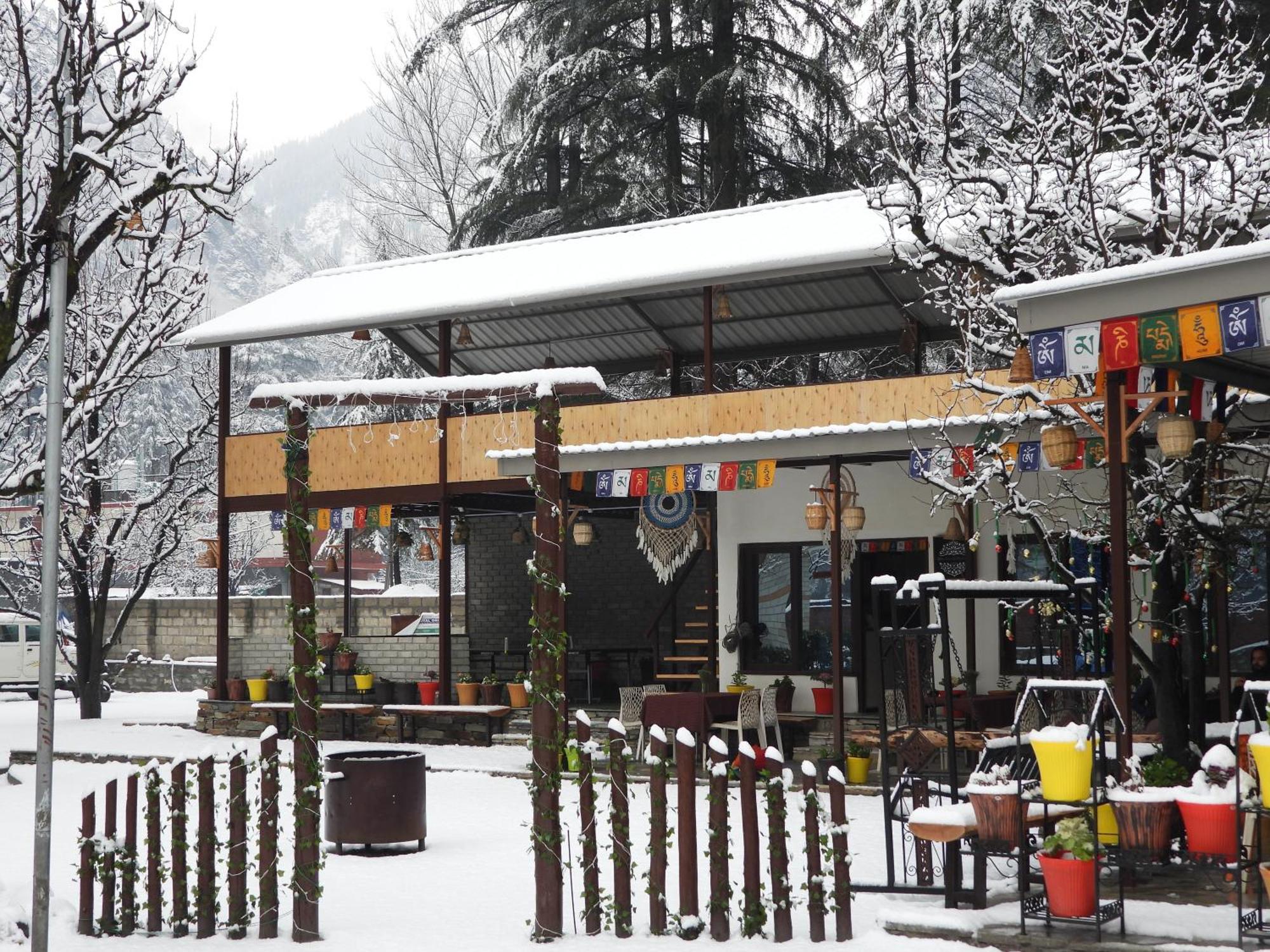 Hotel The Royal Orchard Kasol Extérieur photo