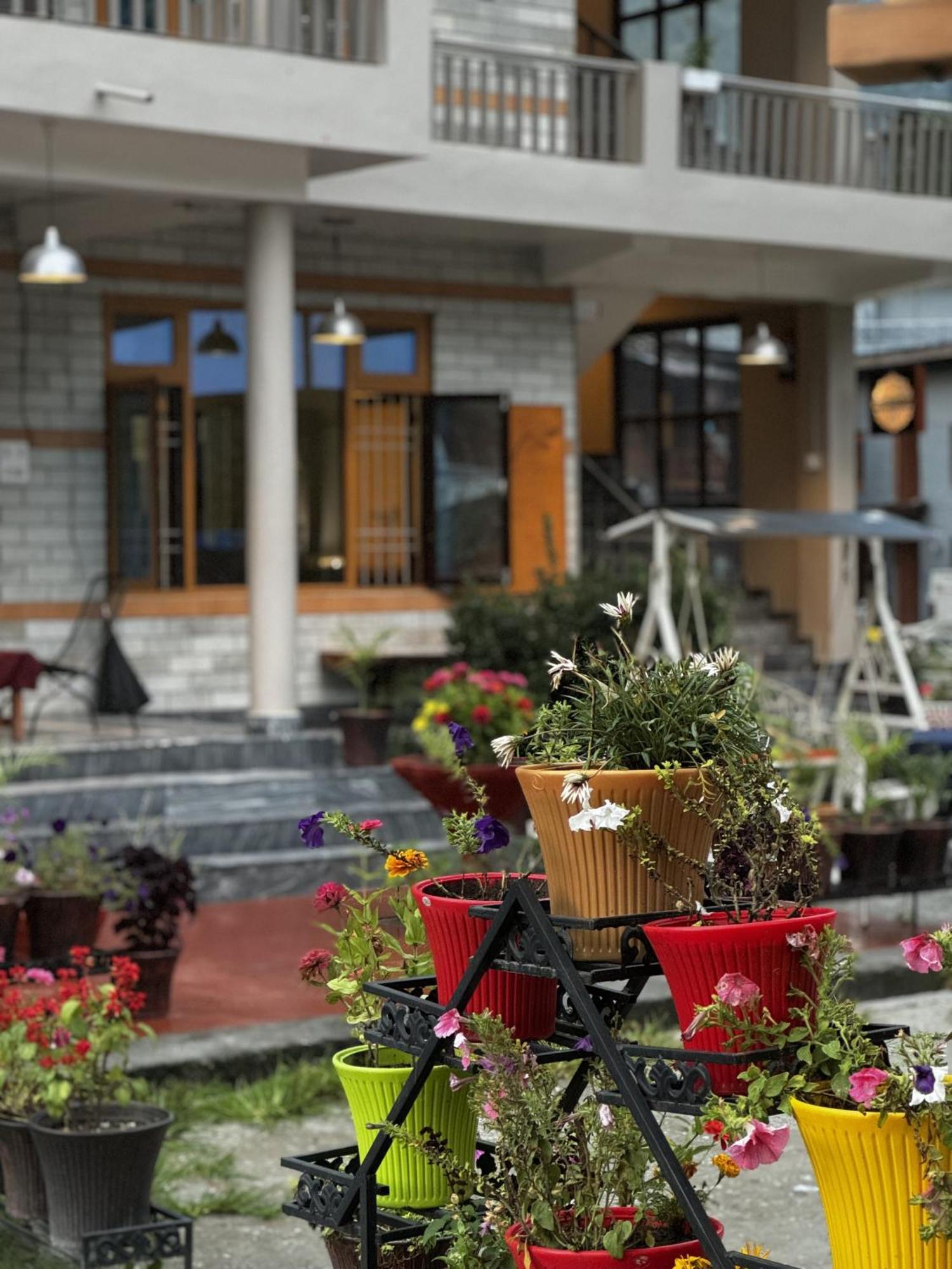 Hotel The Royal Orchard Kasol Extérieur photo